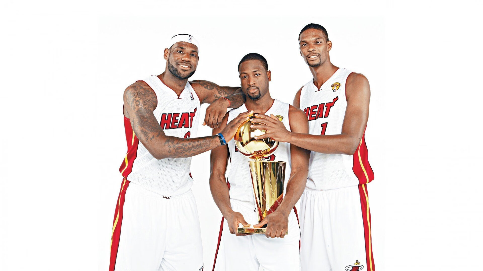 欧冠八强首回合：拜仁主场3比1击败多特 双翼传中主宰右路